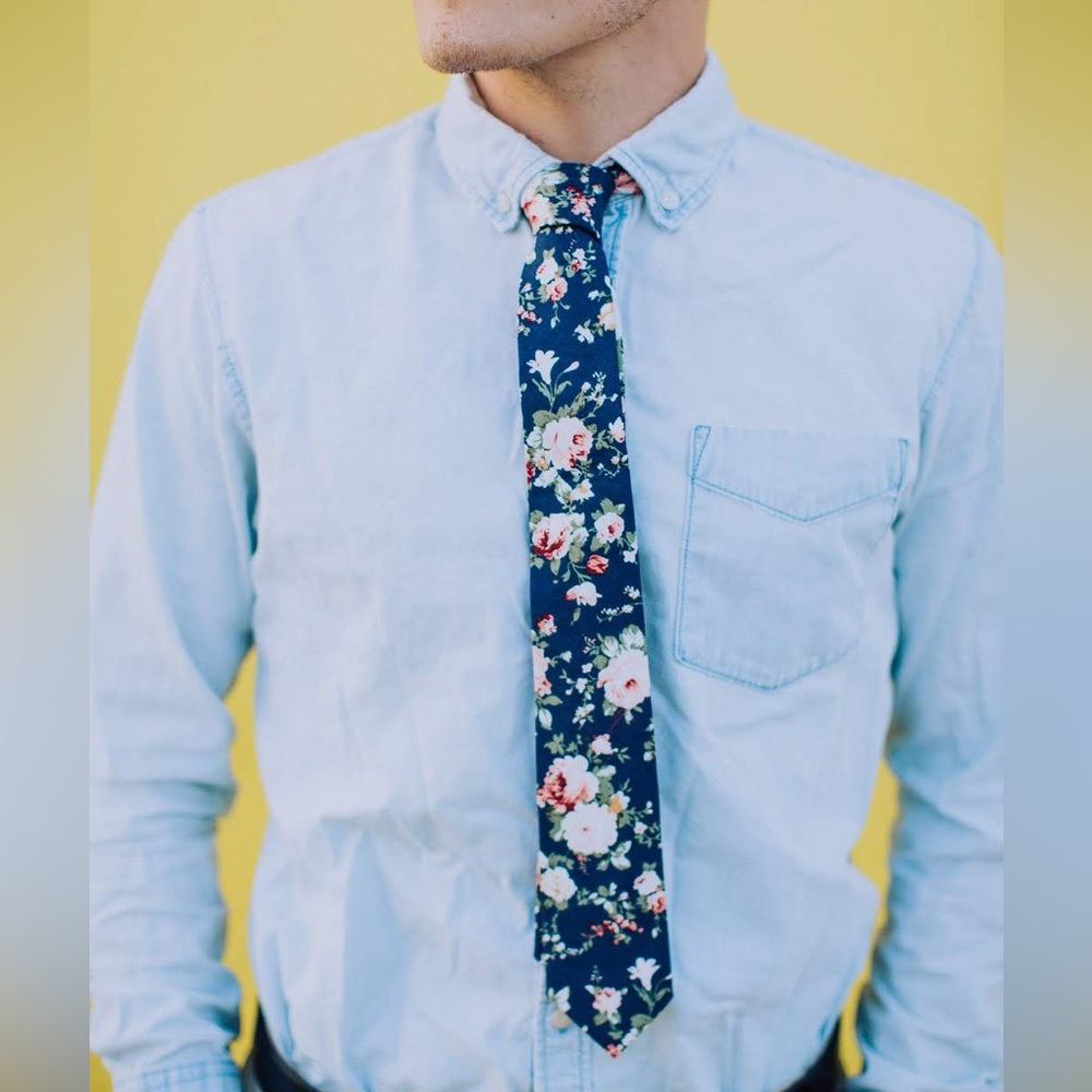 Navy floral necktie